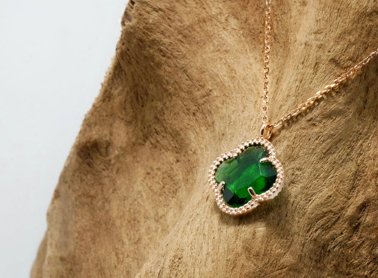 CLOVER Gold Neclace with Emerald Quartz
