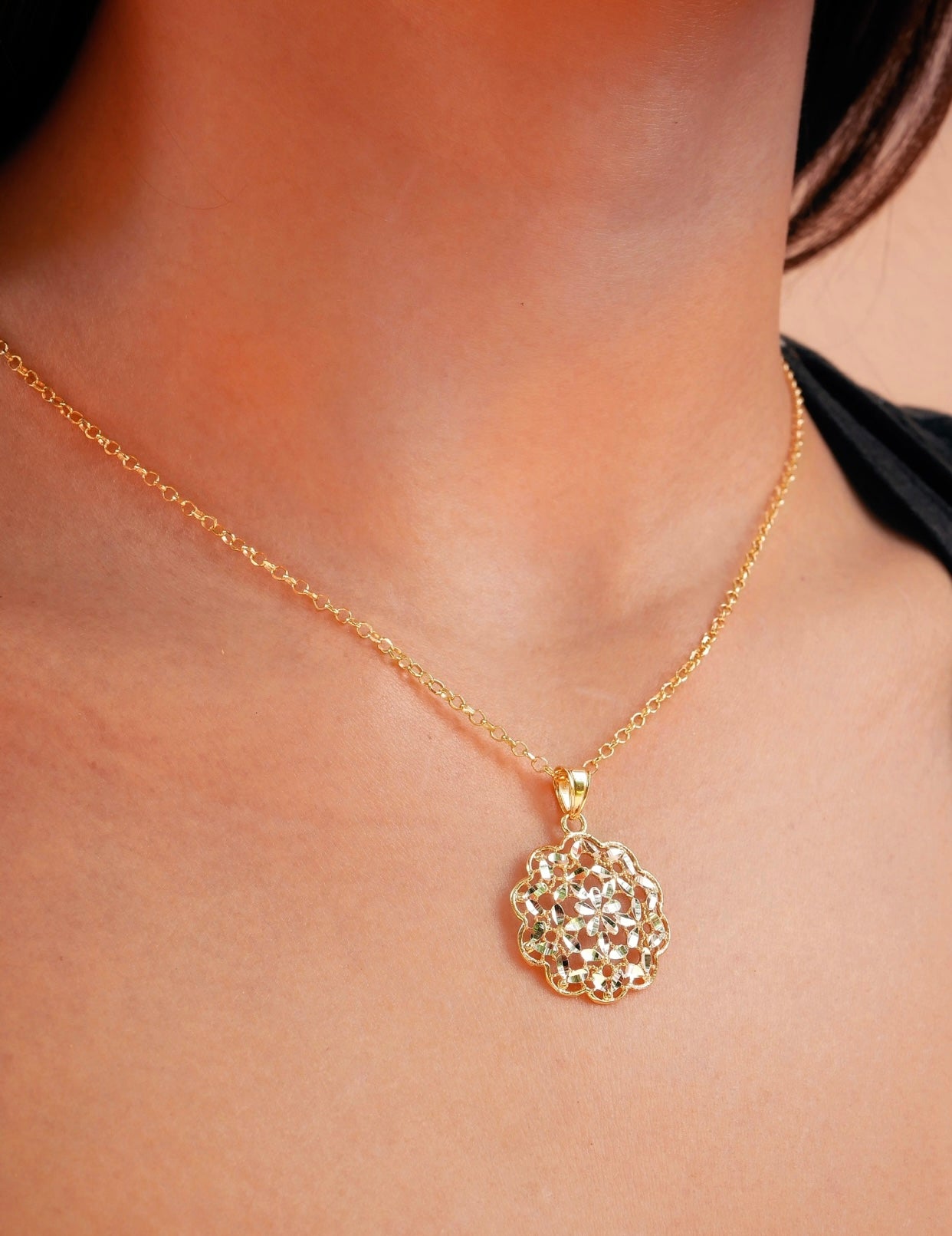 FILIGREE FLOWER NECKLACE