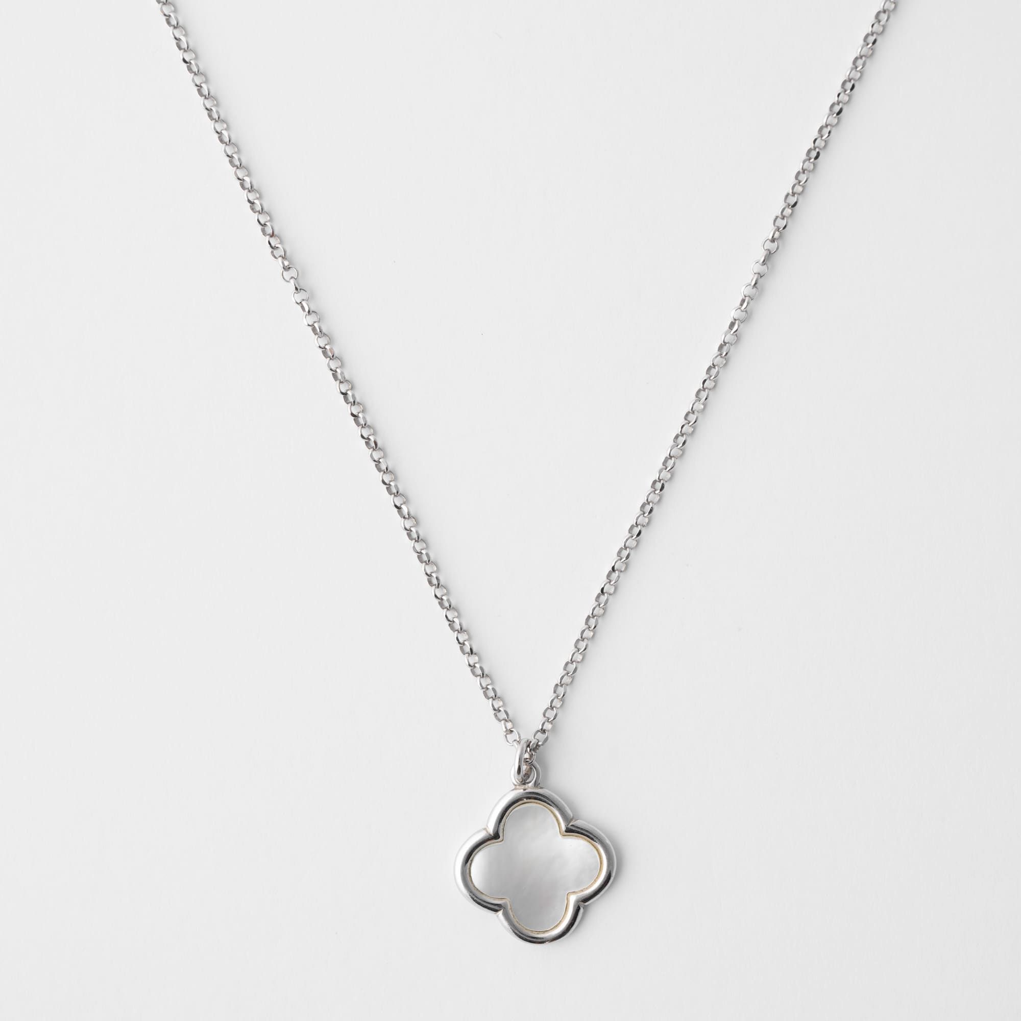 CLOVER Gold Necklace with Mother of Pearl