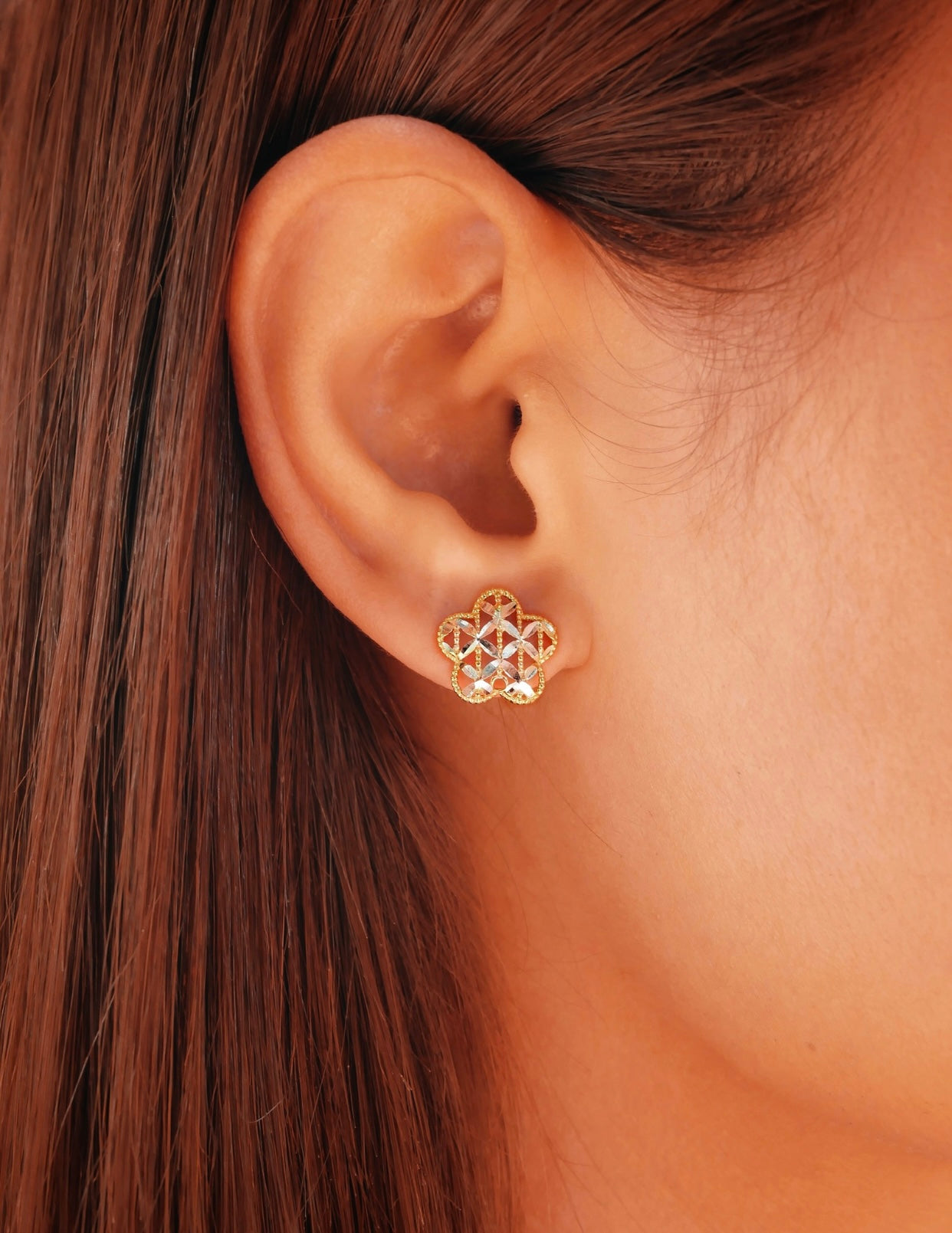 Filigree flower stud earring