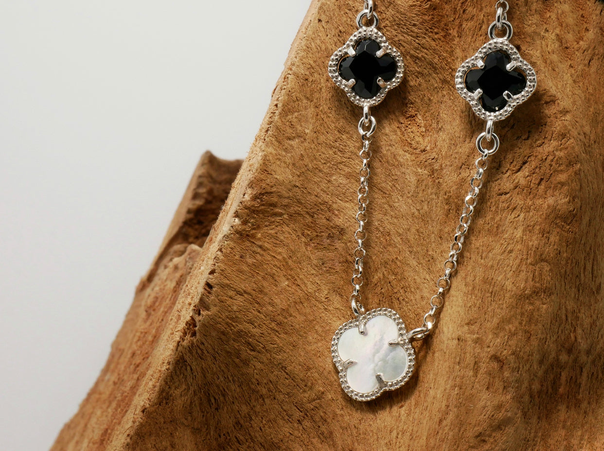 Clover necklace with black quartz and mother of pearl