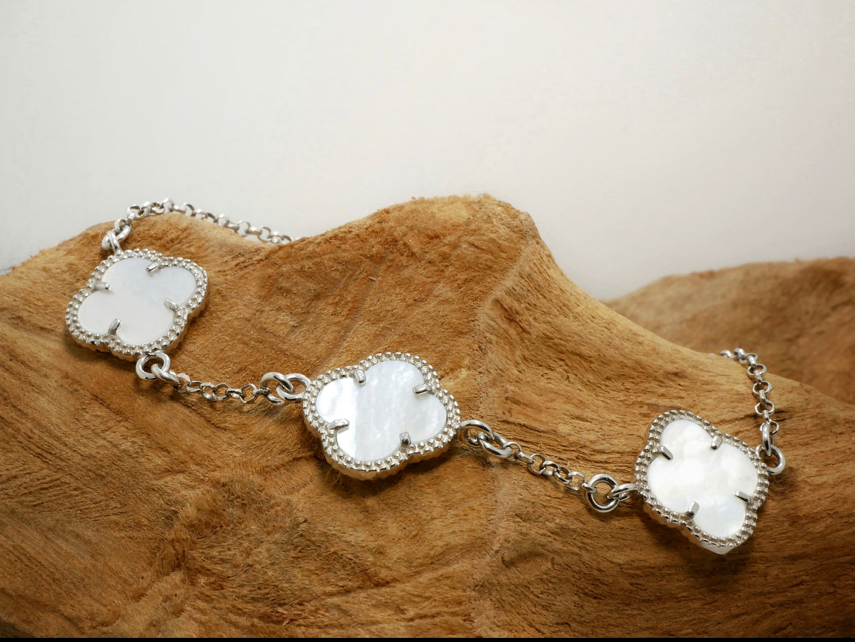 CLOVER Bracelet with mother of pearl