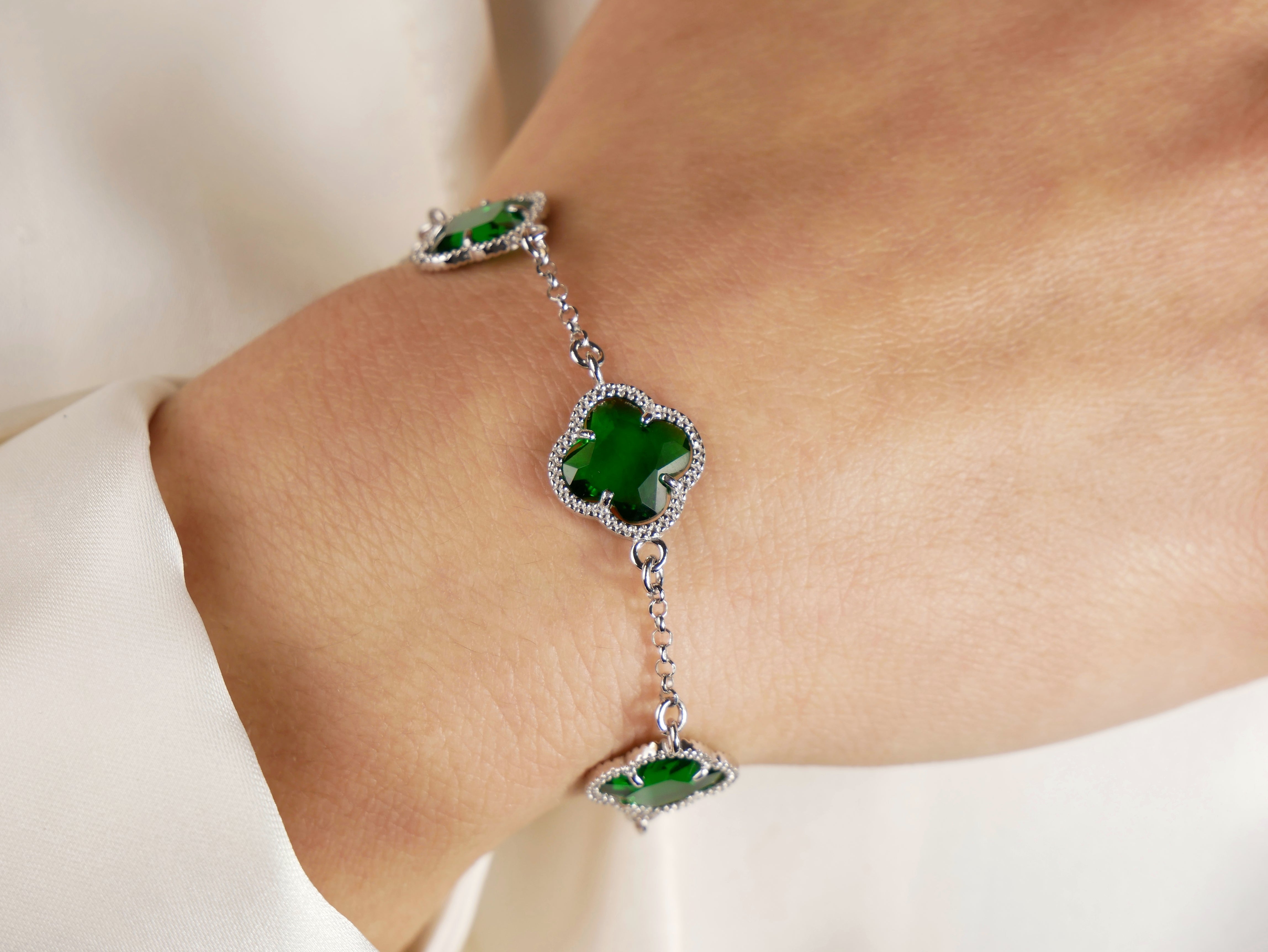 CLOVERLEAF  with emerald quartz