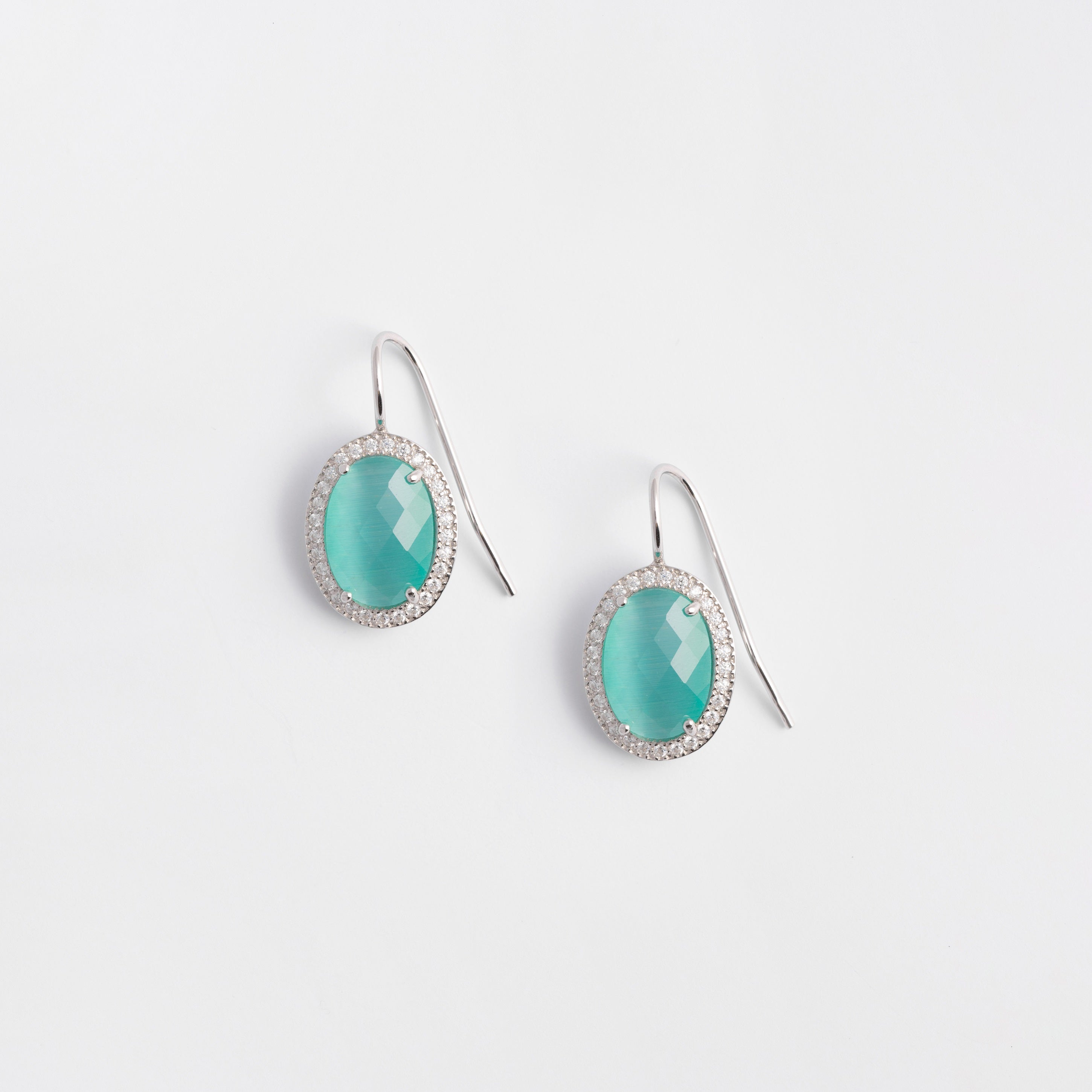 ELEGANT EARRINGS FEATURING A POLISHED OVAL STONE