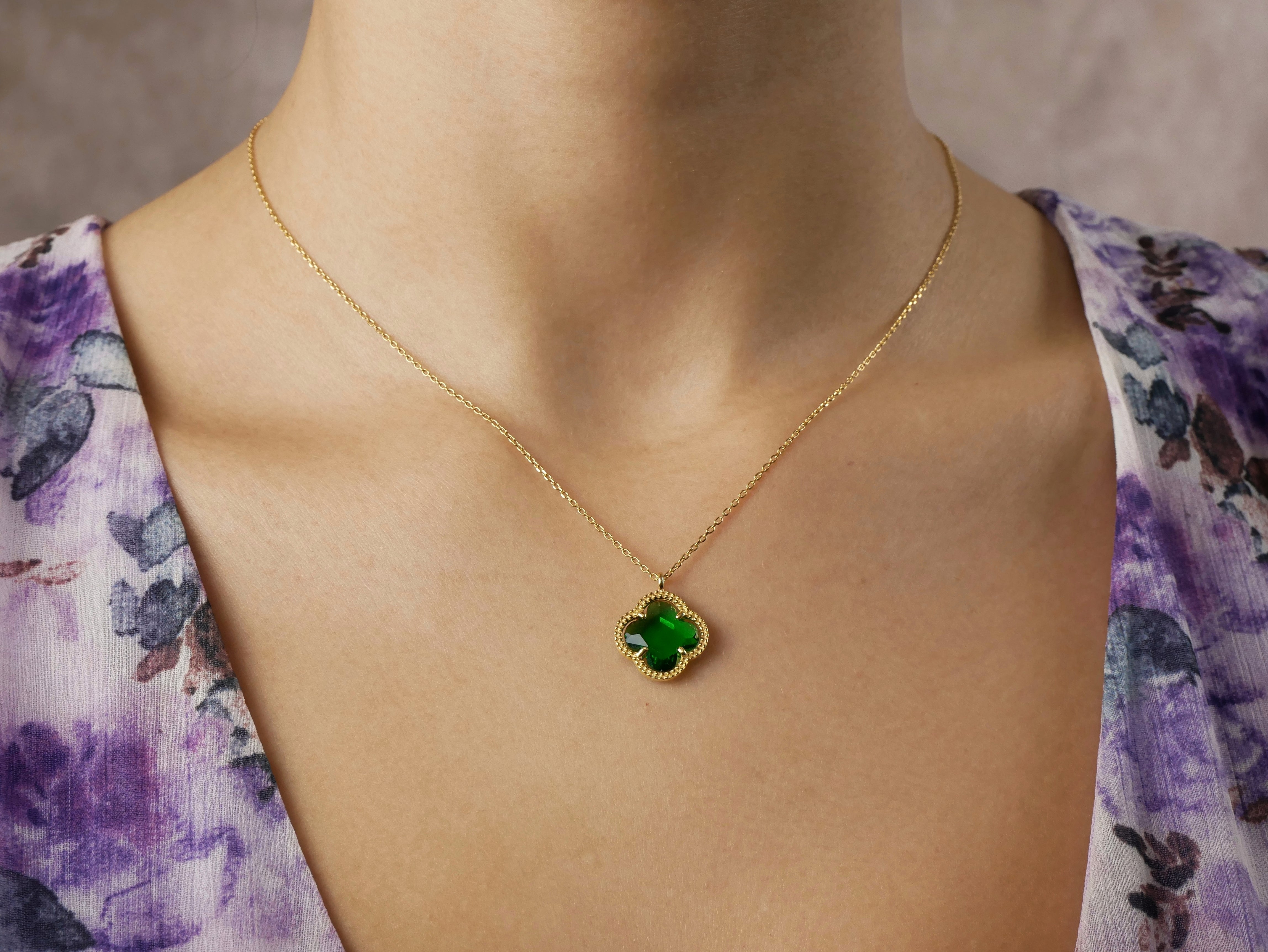 CLOVER Necklace with Emerald Quartz